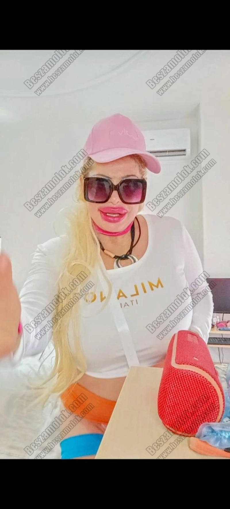 8 kép MoniqeLove. szexpartner 306758975,