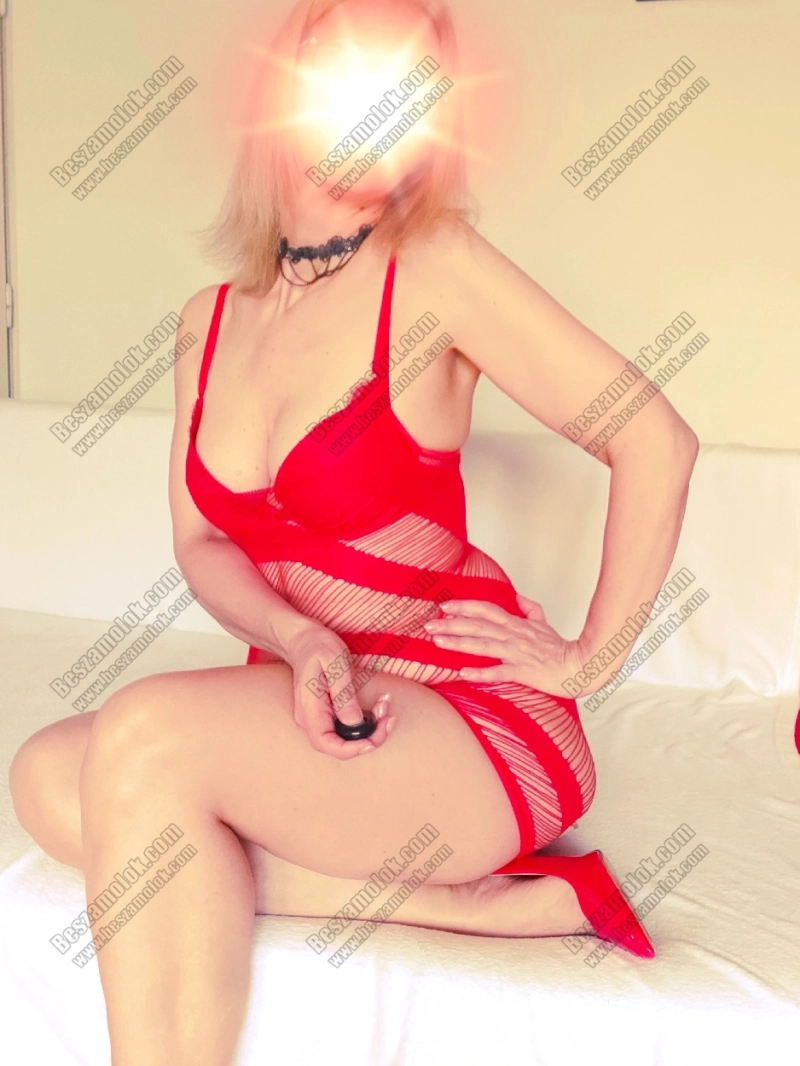 61 kép Laraa. szexpartner 705704334,
