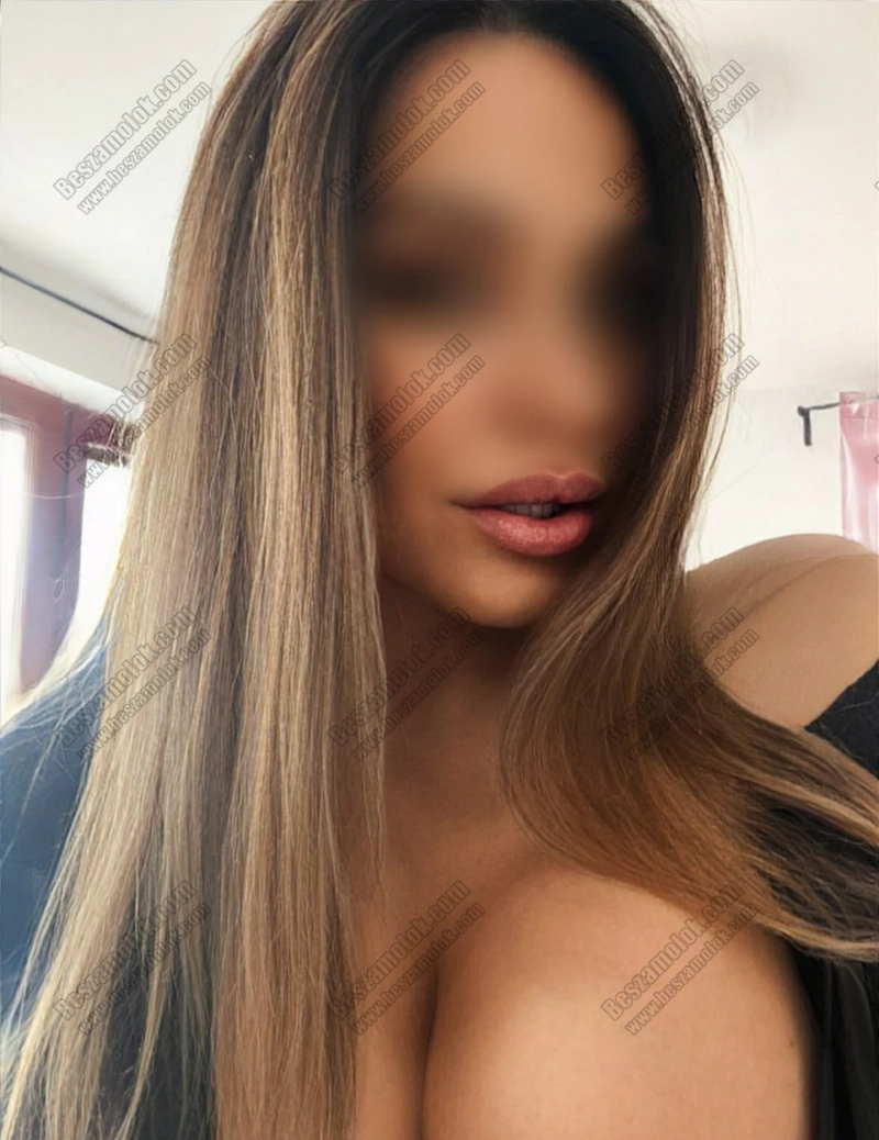 28 kép Vivien. szexpartner 706561232,
