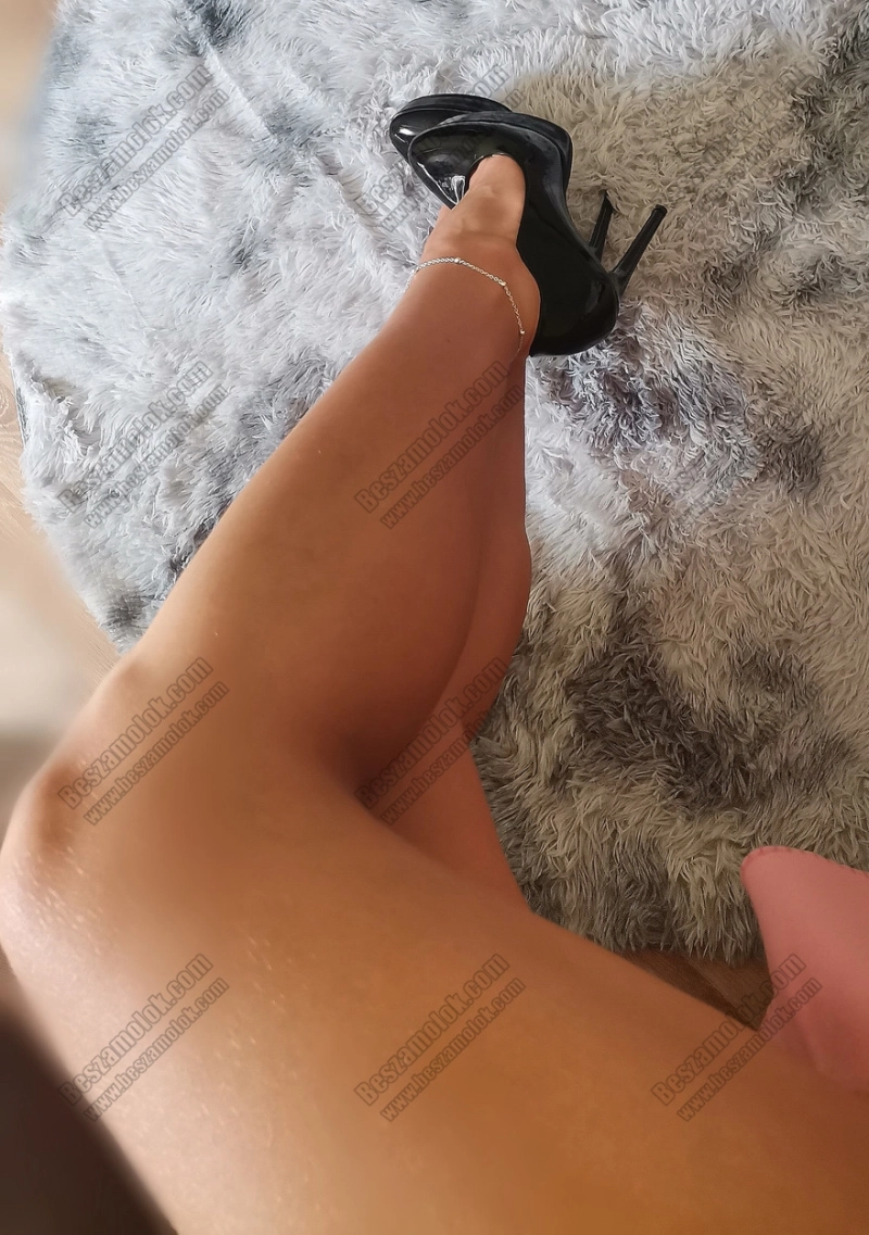 30 kép Mia. szexpartner 206100804, Leg