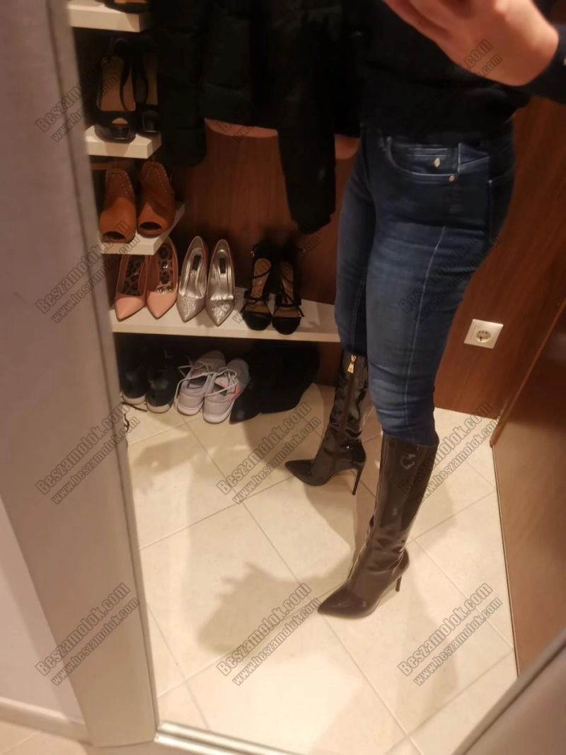 19 kép Courtney13. szexpartner 304911640,   