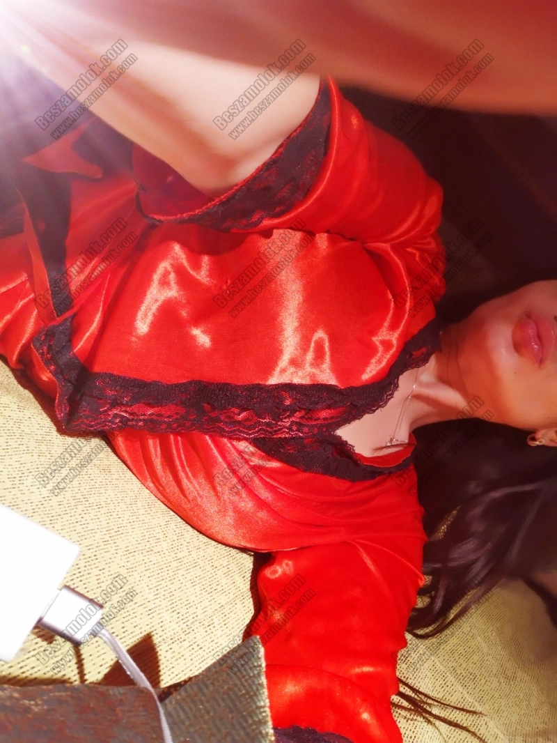 18 kép Courtney13. szexpartner 304911640,   