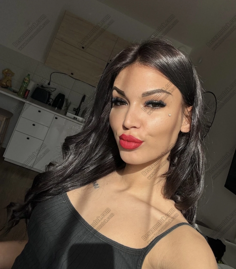 28 kép Mia. szexpartner 305407893,   