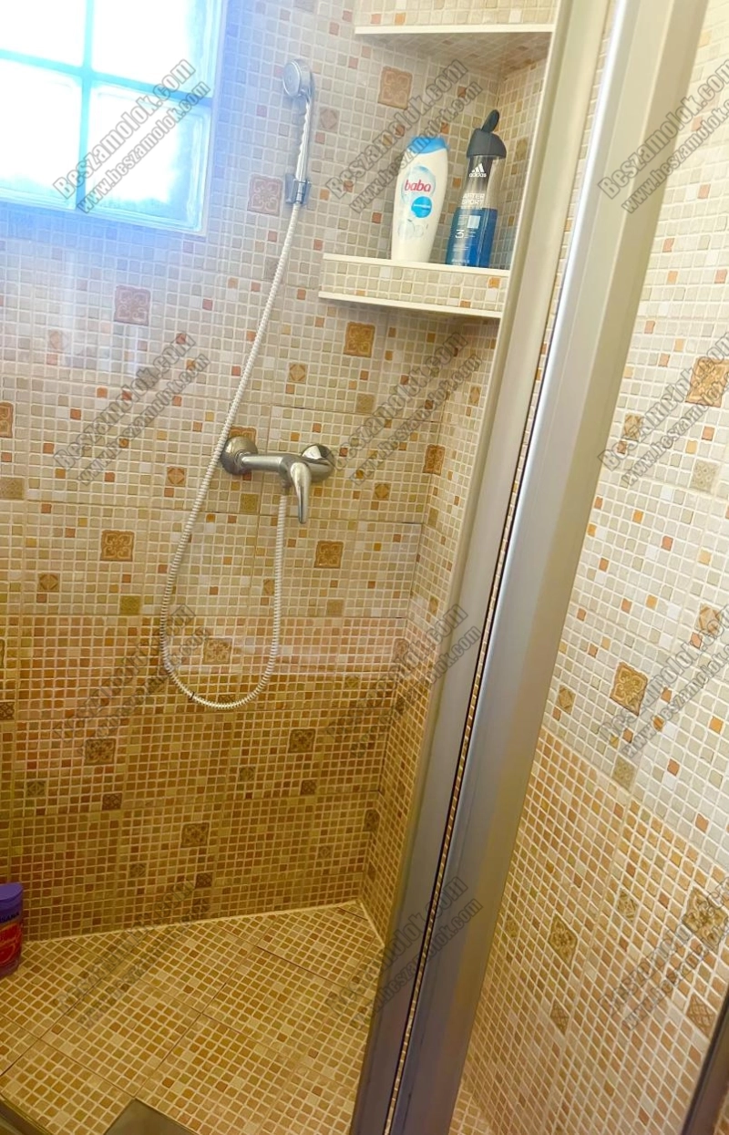 2 kép Adrienn. szexpartner 306019281,   