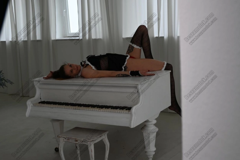 11 kép Yade. szexpartner 705537012,   