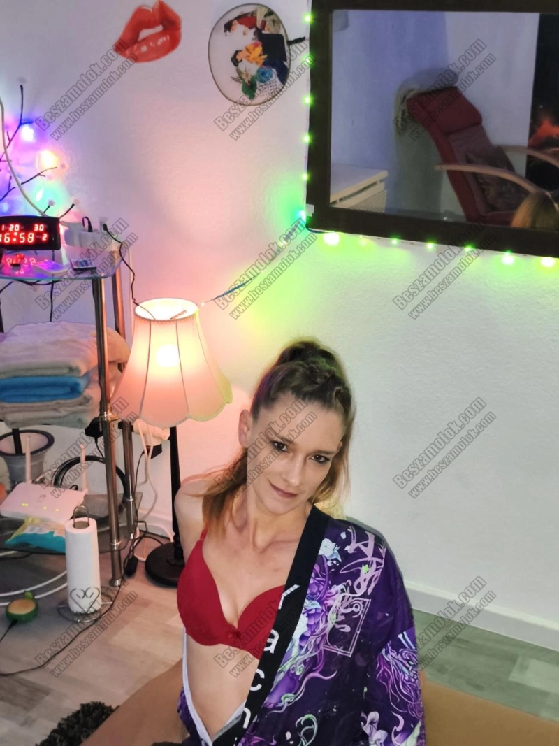 22 kép Yade. erotikus masszázs 705537012,   